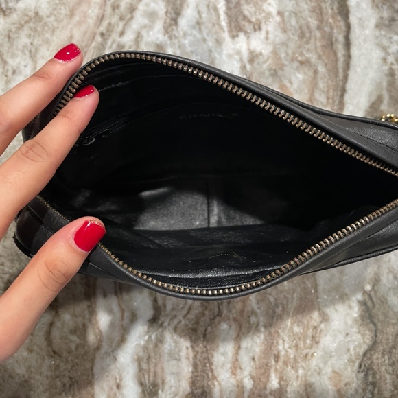 CHANEL crossbody camera bag - converts to shoulder bag - Picture 11 of 15